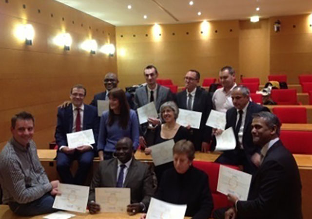 Mamadou SORO, Président de l'UAM AFRO et Laciné TOURE Directeur Général de la Mugef-Ci ont reçu leurs diplômes de Masters en Gouvernance mutualiste le 30 novembre 2015, au siège de la MGEN à Paris